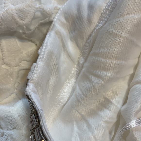 ❌DONATED❌White Crochet 2 Piece Sparkle Gem Detail Skirt Set - Picture 16 of 17